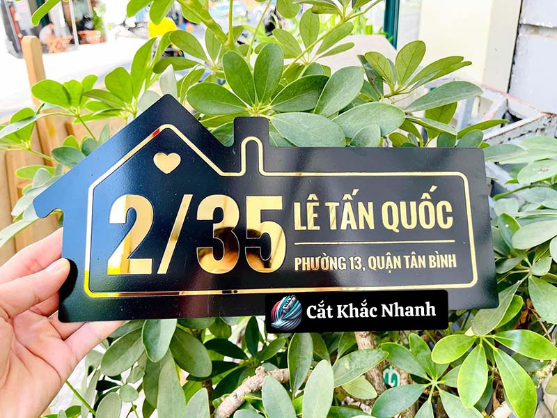 Khắc laser kim loại giá rẻ theo yêu cầu